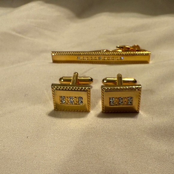 Elegant Gold Cufflinks and Tie Clip Set